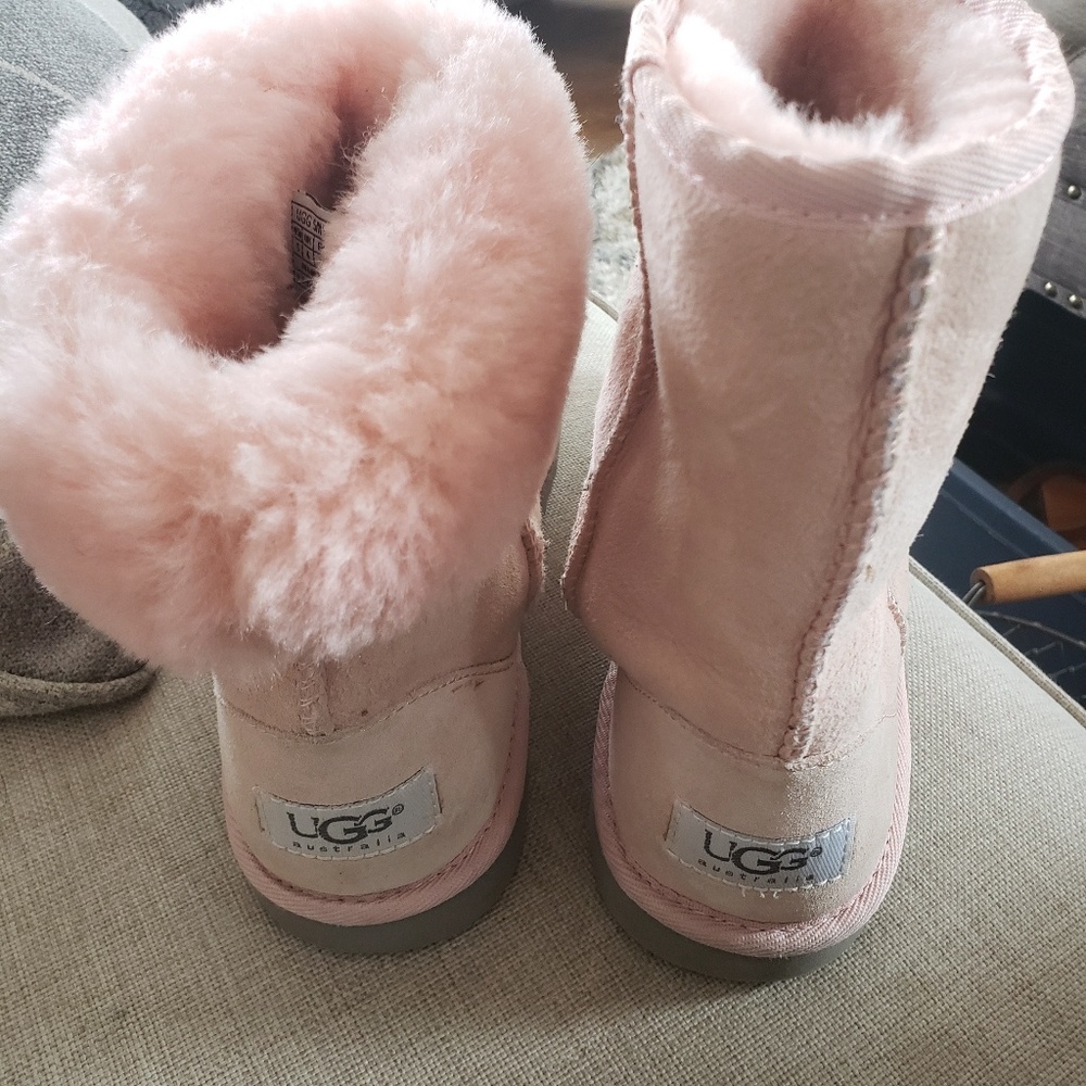 Baby pink uggs